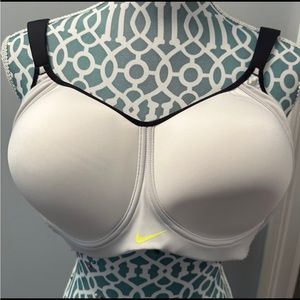 NWT Nike Sports Bra 36DD